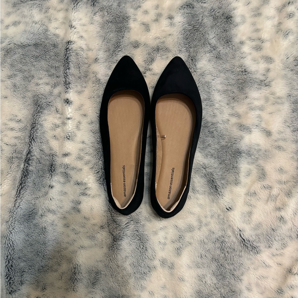 NWOT size 8 amazon essentials flats